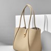 High-capacity commuter niche tote bag girl